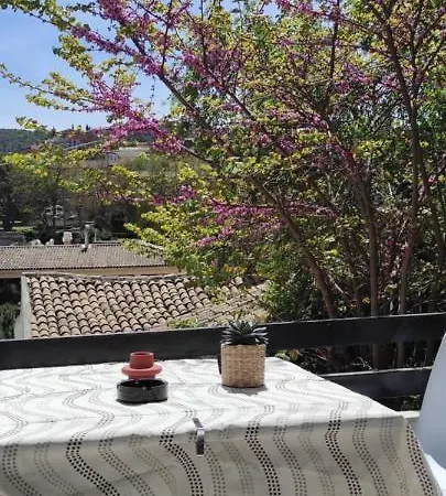 Boho - Near Restaurants, Bus And Beaches *