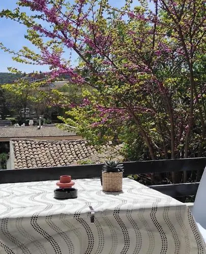 Boho - Near Restaurants, Bus And Beaches *